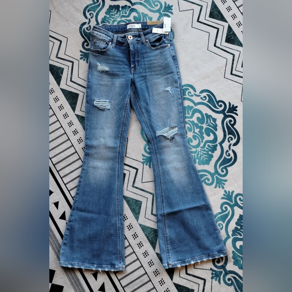 NWT Edgely Mid Rise Flare Jeans In Size 2 - Picture 3 of 8